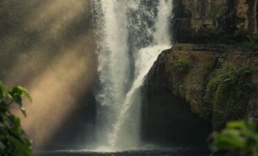 bali tegenungan waterfall