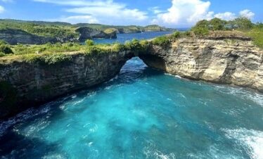 broken beach nusa penida