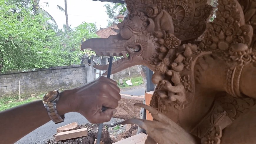 bali garuda carvings