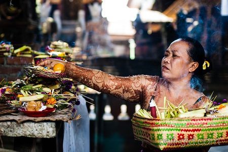 galungan and kuningantraditional offerings