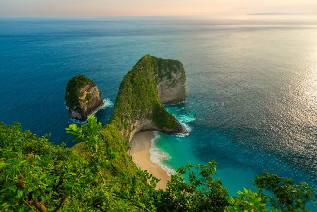 nusa penida kelingking beach
