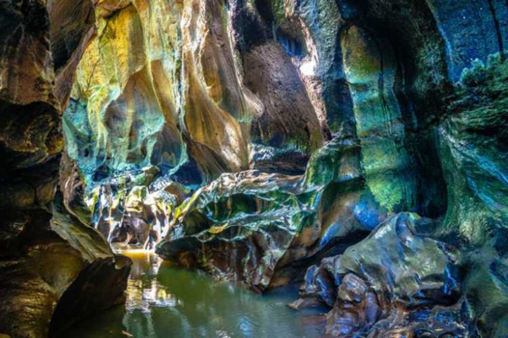 Hidden Canyon Beji Guwang