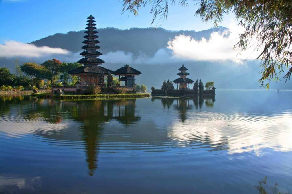 bali danau beratan temple