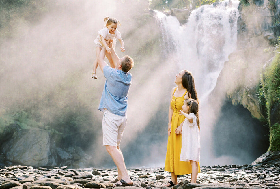 tegenungan waterfall family