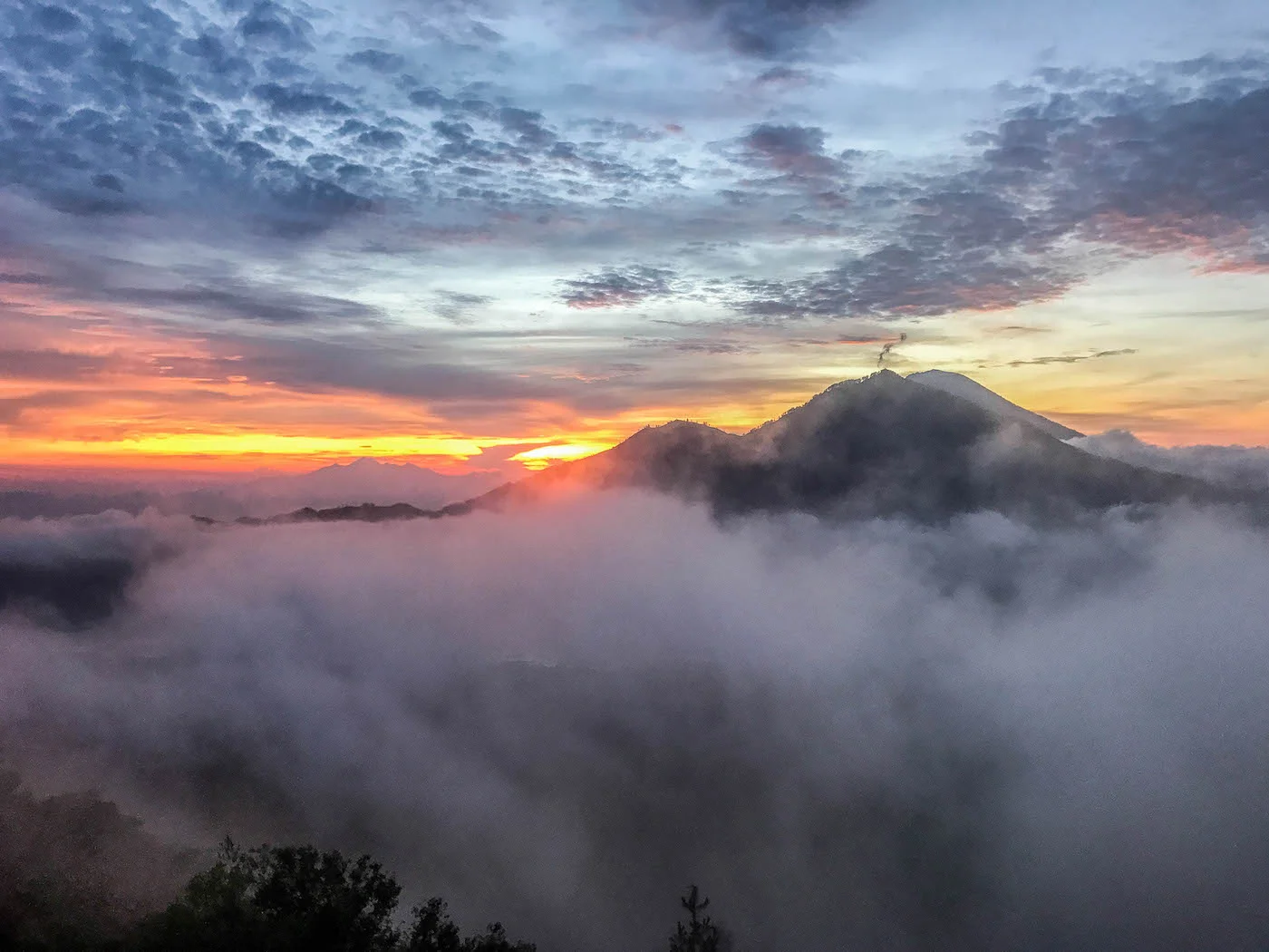 https://images.squarespace-cdn.com/content/v1/5a4188e76f4ca304bb0e99ab/1532539266642-T5NAGOJFK65LOAT4229A/mount-batur-sunrise-trekking%2B%282%2Bof%2B14%29.jpg